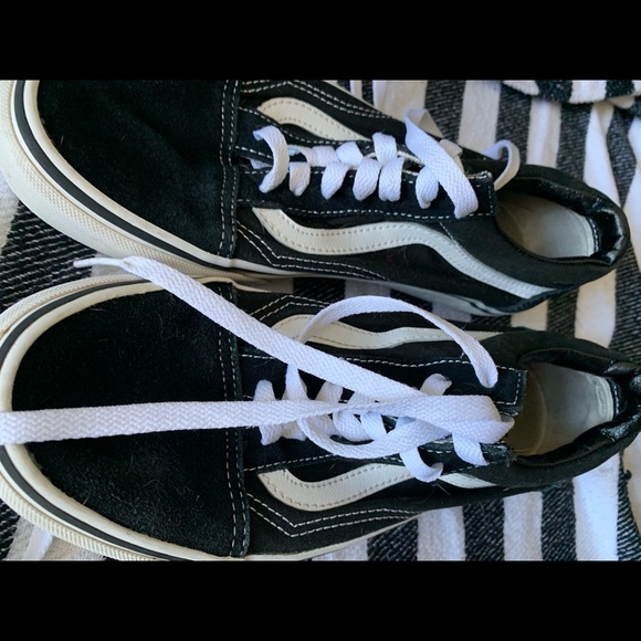 𝕍𝕒𝕟𝕤 - Picture 2 of 3